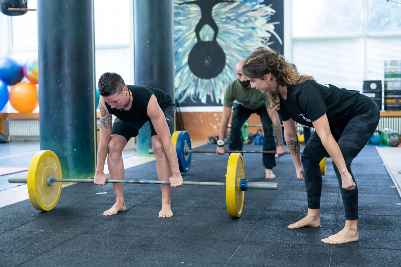 Hebetechnik für die Deadlift Übung beim funktionellen Krafttraining